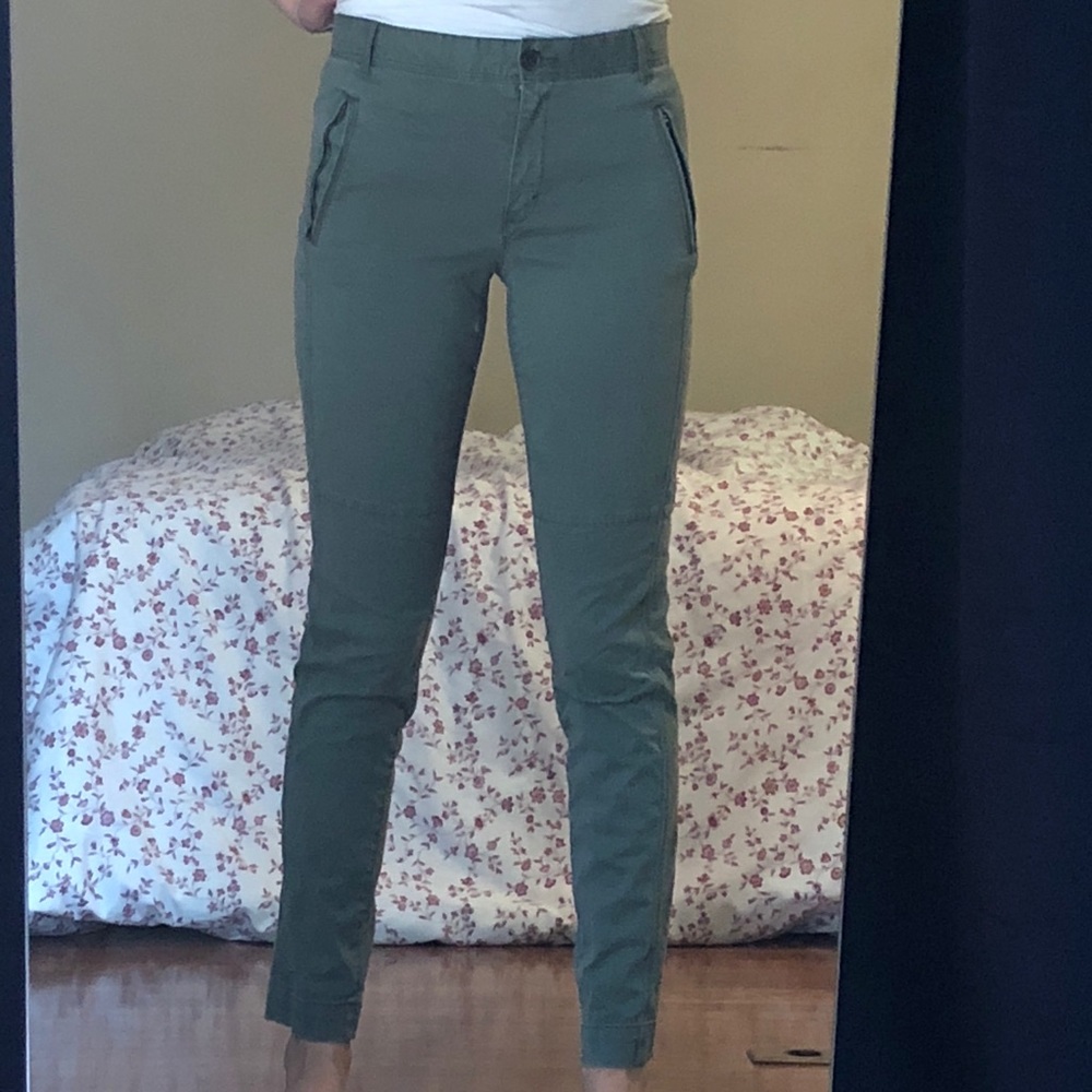 OliveGreen GAP Khakis; Super Figure Flattering!